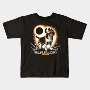 Solar Eclipse Beagle Adventure: Chic Tee with Playful Canine Friends Kids T-Shirt